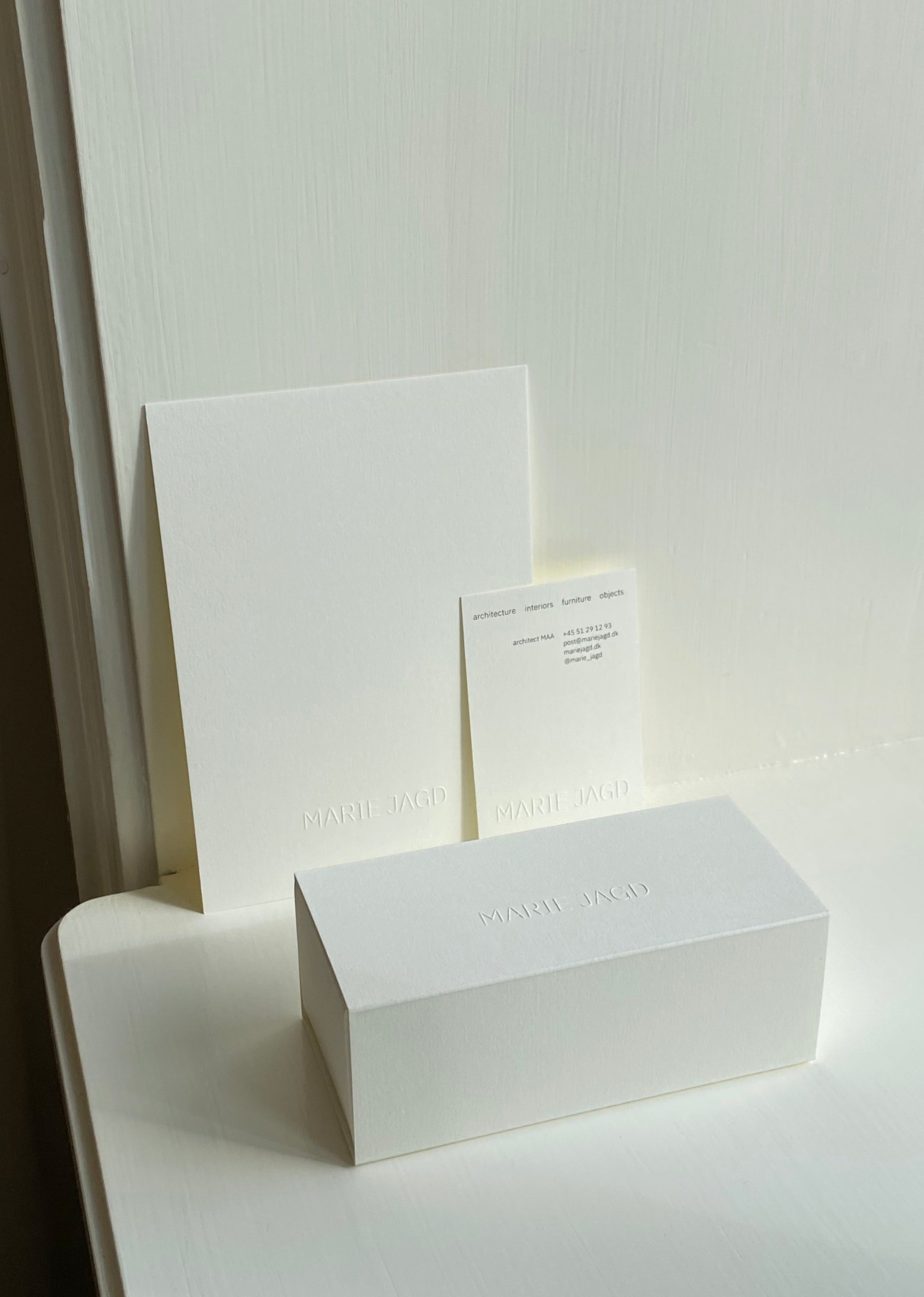 Plinth soap dish