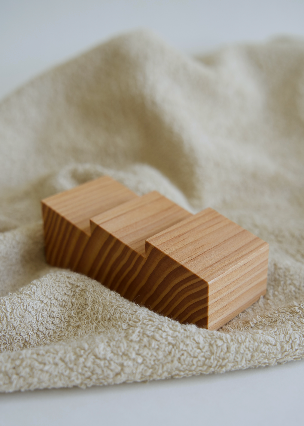 Plinth soap dish